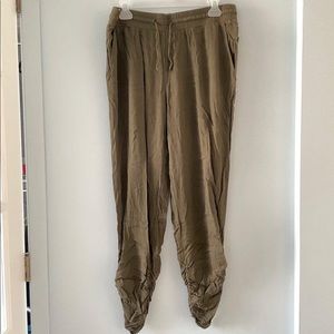 Aritzia TNA Pants